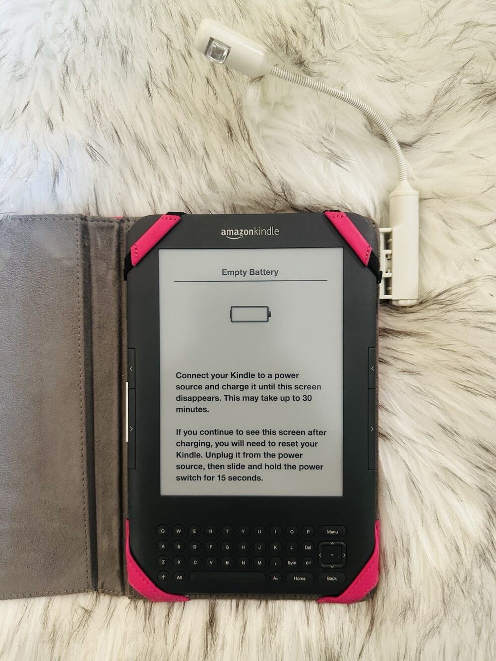 Amazon Kindle With Keyboard 3rd Generation Book Reader, no charging wire.